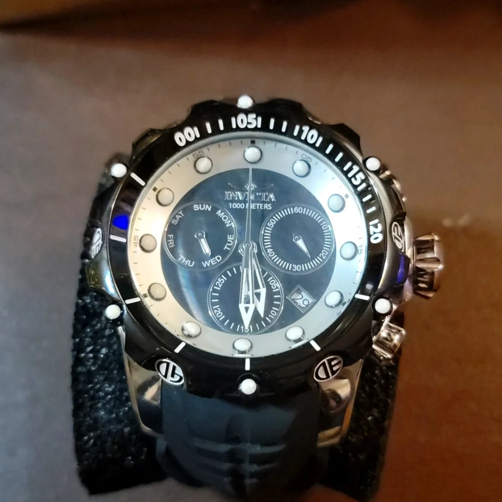 Invicta Venom - Picture 1 of 5